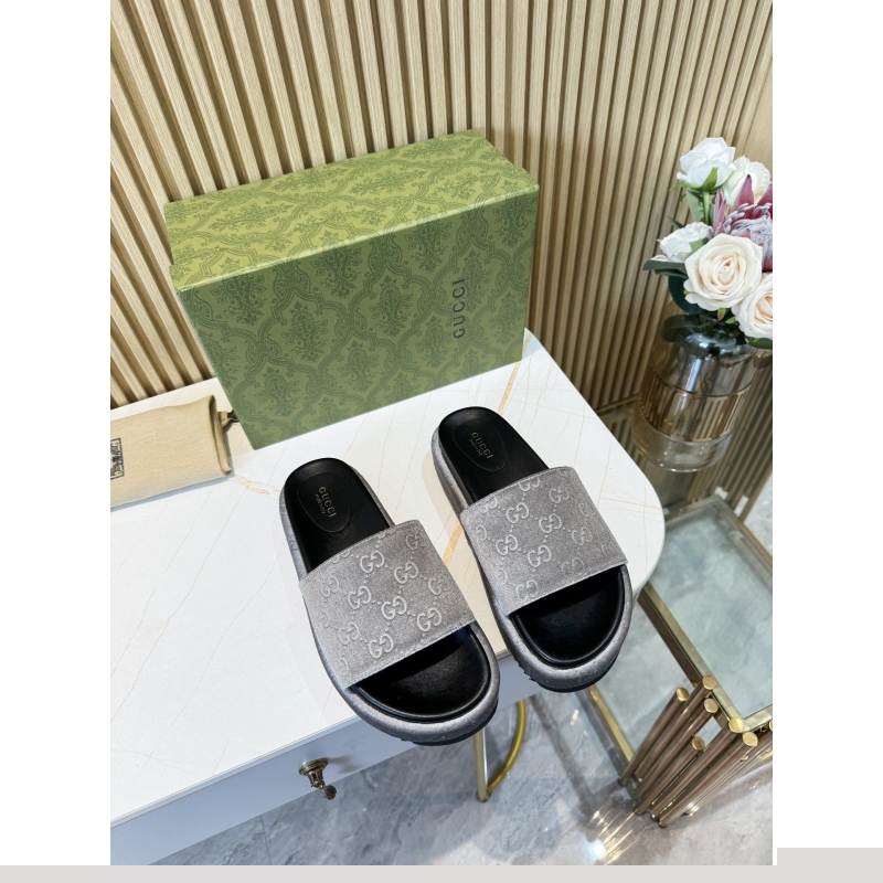 G*u*i slippers